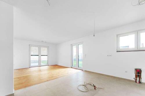 Wohnzimmer - 5 Zimmer Einfamilienhaus zum Kaufen in Lupburg