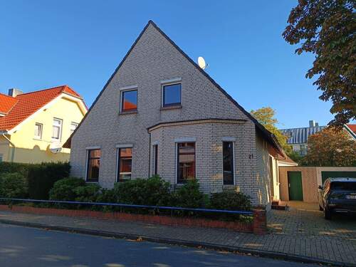 Einfamilienhaus in Zetel - Einfamilienhaus mit Entwicklungspotenzial in zentraler Lage von Zetel