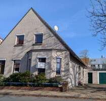 Einfamilienhaus mit Entwicklungspotenzial in zentraler Lage von Zetel