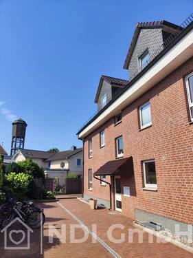 Haupteingang Gebäude - Großzügige Drei-Zimmer-Wohnung im Herzen Uetersens