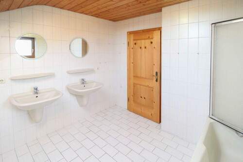 Badezimmer OG mit Doppelwaschbecken - 