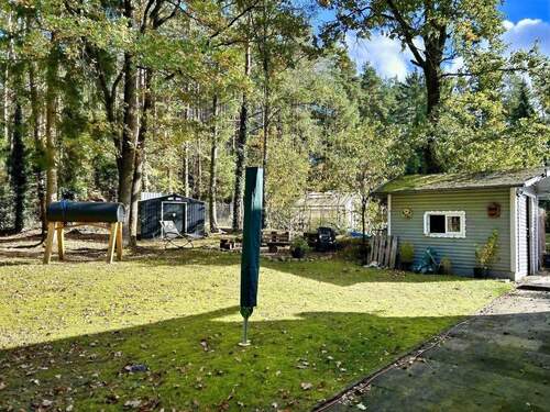 Garten mit Gartenhaus und Schuppen - 