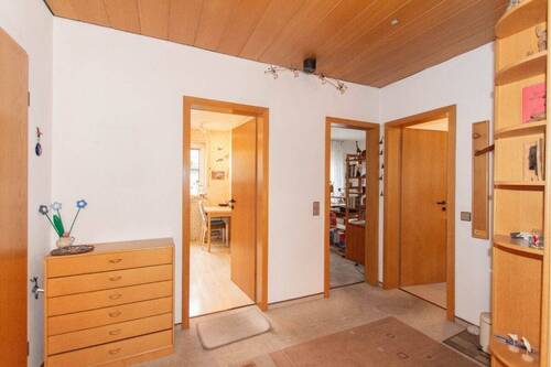 1. Eingangsbereich, Blick Küche, SZ u. Bad - 2 Zimmer Etagenwohnung in Castrop-Rauxel