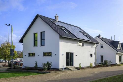 Hausansicht - 5 Zimmer Einfamilienhaus zum Kaufen in Neuburg