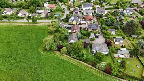 Hausansicht von oben mit Umgebung - 