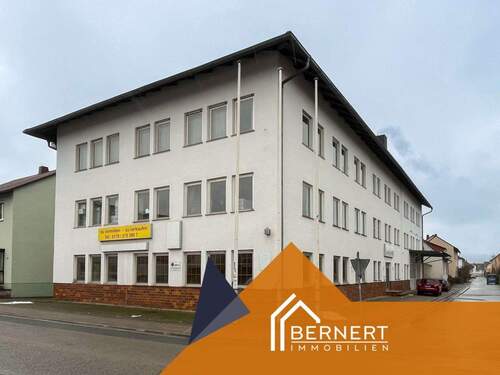 Frontansicht - Mehrfamilienhaus, Wohnhaus mit 500,00 m&sup2; in Michelau in Oberfranken zum Kaufen