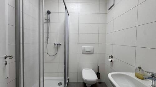 Bad mit WC und Dusche - 
