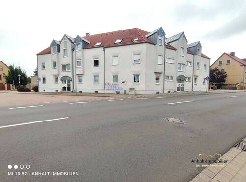 Hausansicht Straße - 3 Zimmer Etagenwohnung zur Miete in Bitterfeld-Wolfen OT Wolfen