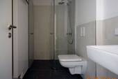 Bad mit Dusche - 