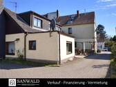 2 - Gepflegtes Mehrfamilienhaus mit Anbau und Bauland inkl. positiver Bauvoranfrage