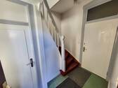 Hauseingang/Treppenhaus - 3 Zimmer Etagenwohnung in Lübeck