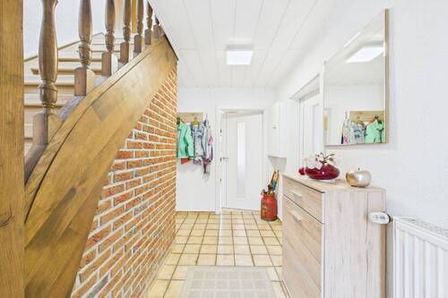 Flur - 6 Zimmer Einfamilienhaus in Neuenhaus