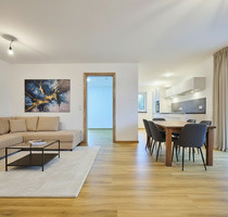 Helle, barrierefreie 2-Zimmer-EG-Wohnung mit Einbauküche, Stellplatz und Gartenanteil - Straubing Gstütt