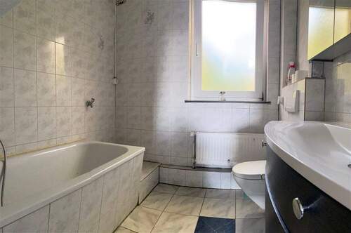 Badezimmer - 3 Zimmer Etagenwohnung zum Kaufen in Delmenhorst