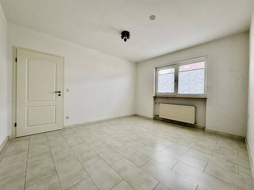 Zimmer 2 unten - 7 Zimmer Einfamilienhaus in Unterriexingen