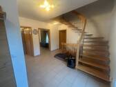 Flur/Treppe zum 1. OG - 