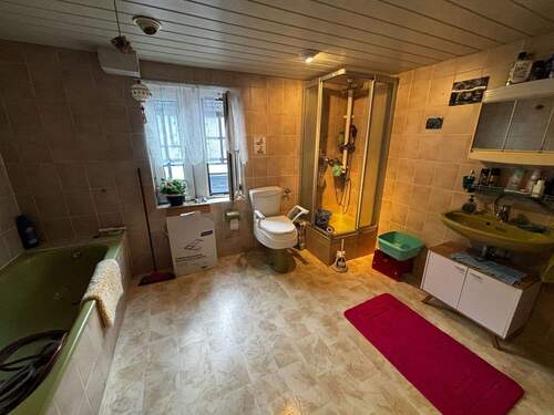 1.OG WHG Nr.2 Badezimmer - 