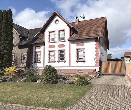 Einfahrt - 6 Zimmer Einfamilienhaus zum Kaufen in Halle (Saale)