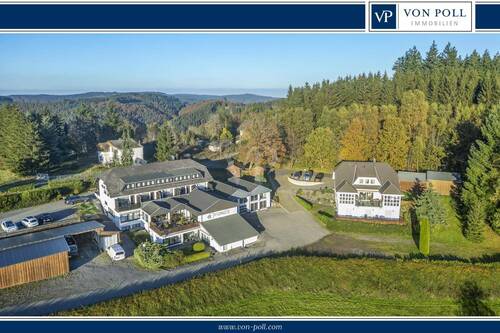 Bild 1 - **Anwesen auf 2,5ha mit Hotel und exklusivem Wohnhaus am Nürburgring mit vielen Möglichkeiten**