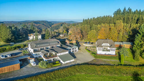 Anwesen - 3 Zimmer Mehrfamilienhaus, Wohnhaus zum Kaufen in Siebenbach