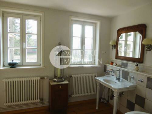 303.Haus_BadOben_Waschtisch - 