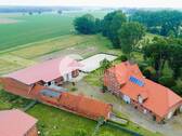 303.Grundstück.Komplett.Luftaufnahme - 8 Zimmer Mehrfamilienhaus, Wohnhaus in Suhlendorf