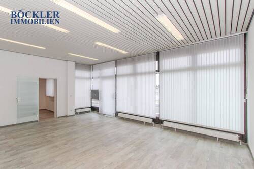 Ladengeschäft Fensteransicht - 6 Zimmer Gewerbeobjekt (Büro, Produktion, Verkauf) in Engelsbrand