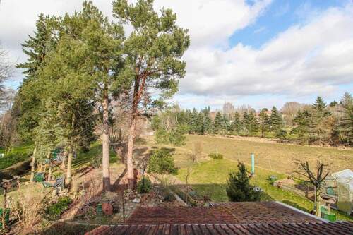 hinterer Gartenbereich mit Blick ins Grüne - 