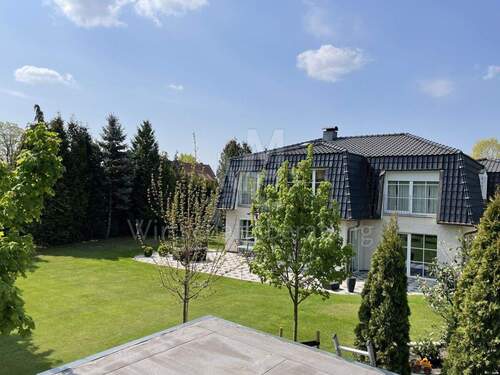 Hausansicht - 7 Zimmer Einfamilienhaus in Isernhagen / Altwarmbüchen