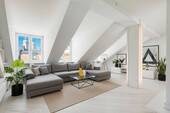 Wohnen - (KI generiert) - Penthouse über den Dächern Münchens - Loftcharme mit Traumblick, nahe dem Viktualienmarkt