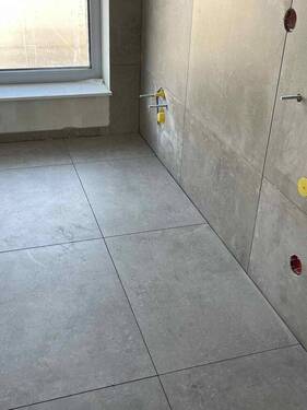 Wand- und Bodenfliesen - Gewerbeobjekt (Büro, Produktion, Verkauf) in Weinstadt zur Miete