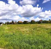 Großes Grundstück am Feldrand mit unverbautem Blick ins Grüne. - Theuma