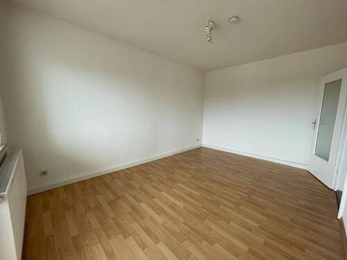 leer - Wohnzimmer 2.jpg - 3 Zimmer Etagenwohnung in Penzberg
