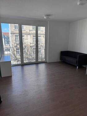 Wohnzimmer - Schöne möblierte 2-Zimmer-Wohnung in zentraler Lage