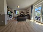 Wohnzimmer - 7 Zimmer Doppelhaushälfte zum Kaufen in Burgthann