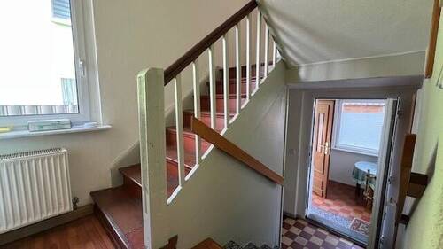 Hausflur, Treppe zum OG - 