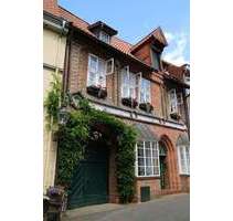 Wohnen und Arbeiten im Herzen von Lüneburg - saniertes Stadthaus mit Stellplatz und Gewerbeeinheit
