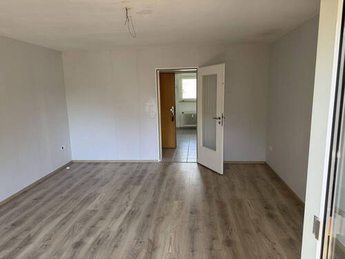 Wohnzimmer - abtapeziert - 