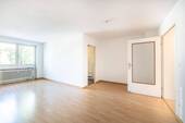 Lichtdurchflutetes Wohnzimmer - 3 Zimmer Etagenwohnung in München