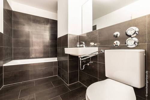 Badezimmer mit Wanne - 