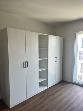 Schrank im Schlafzimmer - 