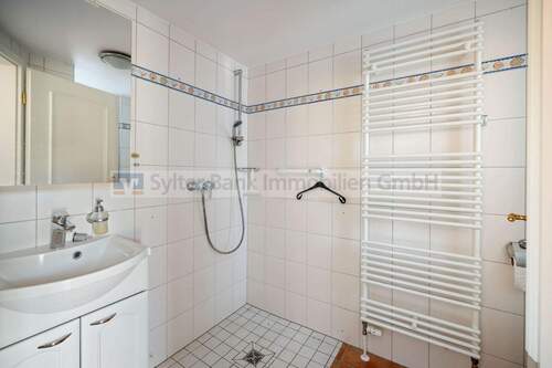 Badezimmer - Reihenendhaus mit 104,00 m&sup2; in Wenningstedt-Braderup zum Kaufen