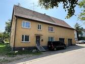 Ansicht.jpg - Großes Grundstück, schöne Lage, neue Einbauküche, 2 große Garagen, warten auf den letzten Schliff.