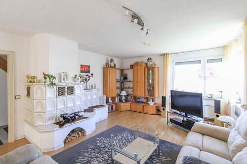 Wohnzimmer - 6 Zimmer Einfamilienhaus zum Kaufen in Hannover