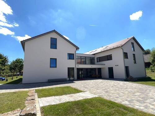 Sonnig. Großzügig. Kommunikativ. - 