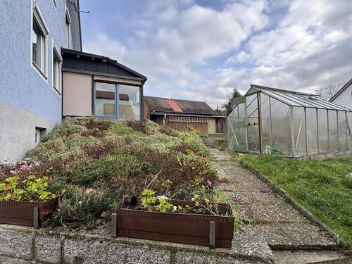 Garten mit Wintergarten und Gewächshaus - 