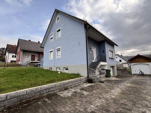 Wohnhaus, Garten und Garage - Einfamilienhaus mit 160,00 m&sup2; in Oberviechtach zum Kaufen