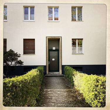 Bild 1 - Top Lage!!! Wohnen am Rüdesheimerplatz - freie helle 2 Zimmerwohnung mit viel Potential
