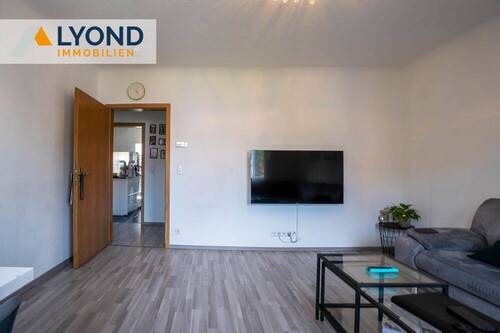 Wohnzimmer - 3 Zimmer Etagenwohnung zum Kaufen in Esslingen am Neckar / Oberesslingen