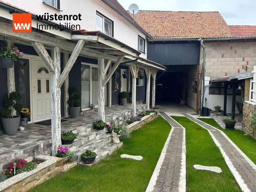 Außenanlage - 9 Zimmer Einfamilienhaus zum Kaufen in Höchheim